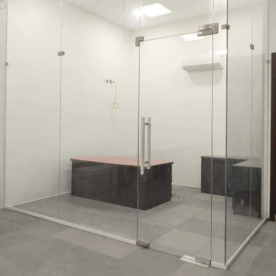 Toughened glass partition room