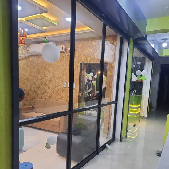 Black fixed partition for saloon